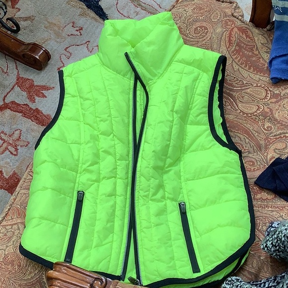 NWOT Run This Puffer Vest perfect for pickle-ball - Picture 10 of 10
